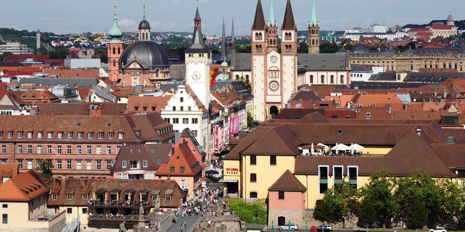 Blick auf Alte Mainbrücke, Rathaus und Dom